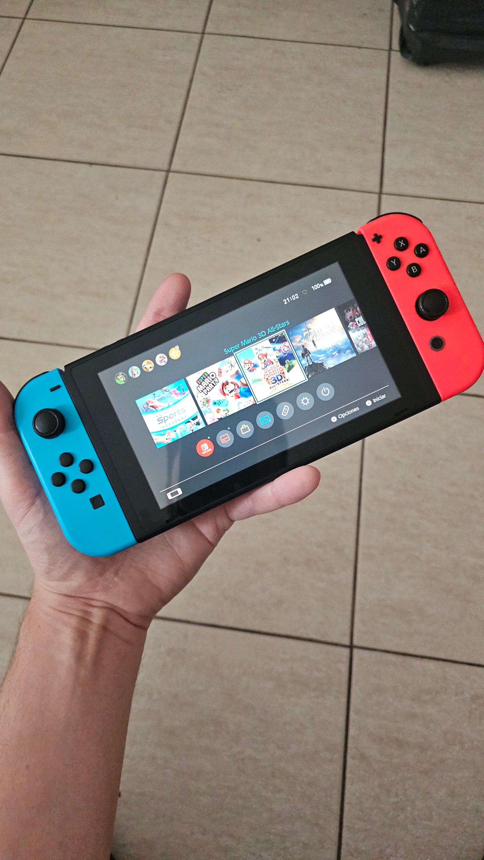 Nintendo Switch V2 + Zelda BOTW + Mario Party + FIFA 19